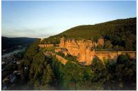 schloss-heidelberg-ist-seit-dem-19-jahrhundert-der-inbegriff-deutscher-romantik-fuer-touristen-aus-der-ganzen-welt-die-beeindruckende-ruine-zieht-jaehrlich-rund-eine-million-besucher-an