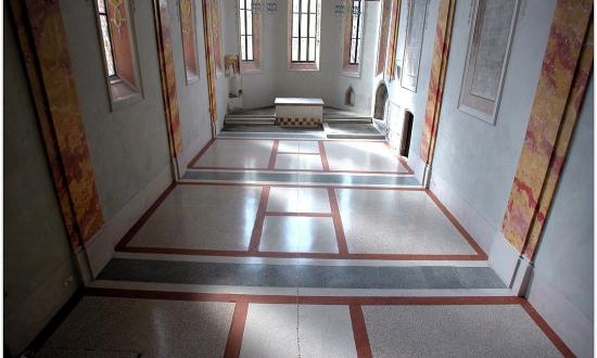 die-dominikanerkirche-in-bozen-ist-eines-der-kunsthistorisch-bedeutendsten-bauwerke-in-suedtirol-neuverlegung-des-terrazzobodens-nach-alten-vorlagen