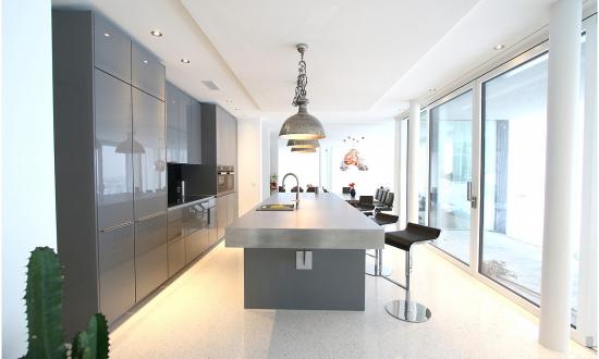 wohnhaus-mit-bianco-carrara-in-meilen-ch-architekt-locher-u-partner