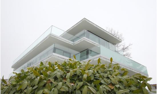 wohnhaus-mit-bianco-carrara-in-meilen-ch-architekt-locher-u-partner