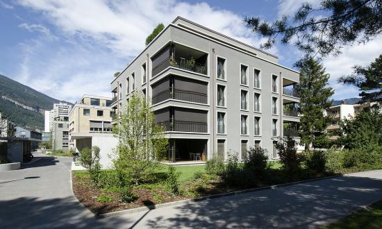 mehrfamilienhaus-f-in-chur-ch-projektverfasser-fanzun-ag-architekten-ingenieure-berater-stiegenhaus-in-bianco-verona-wohnung-geschliffener-sand