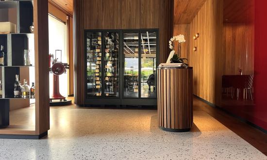 terrazzo-im-restaurant-juma-in-leifers-projektant-studio-settari-bozen
