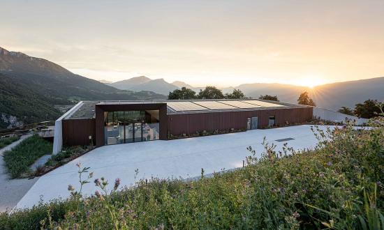 cantina-vini-a-brentonico-ert-1050-wine-shop-tn-krej-architecture