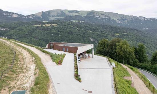 cantina-vini-a-brentonico-ert-1050-wine-shop-tn-krej-architecture